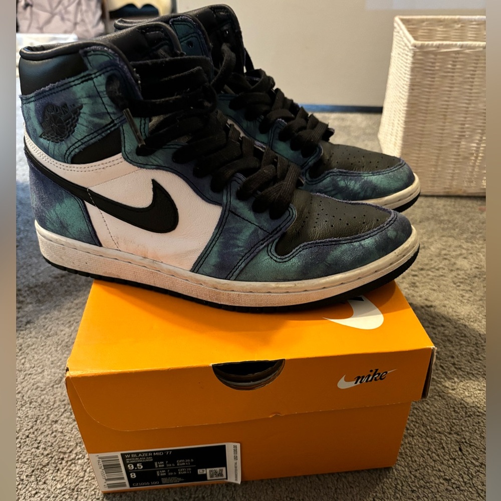 Nike women’s blazer mid 77 size 9 1/2